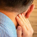 چرا شستن پشت گوش‌ در حمام اهمیت دارد؟